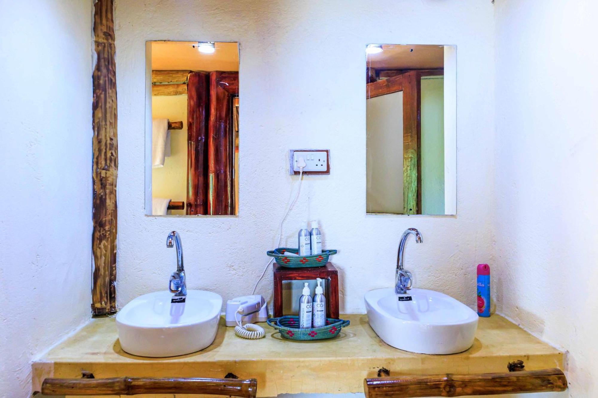 Samburu Elephant Lodge Isiolo エクステリア 写真